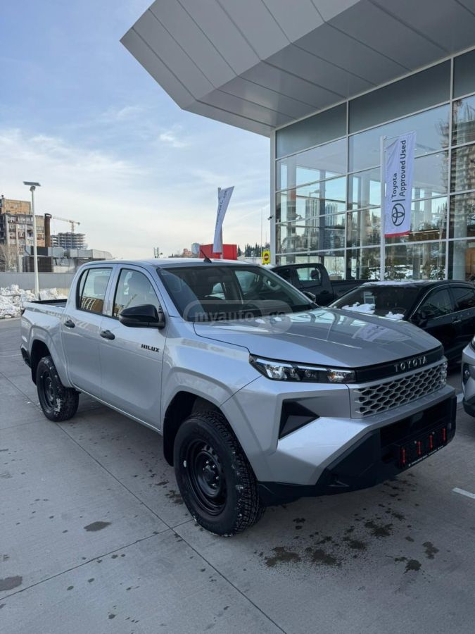 Toyota Hilux - фото 1