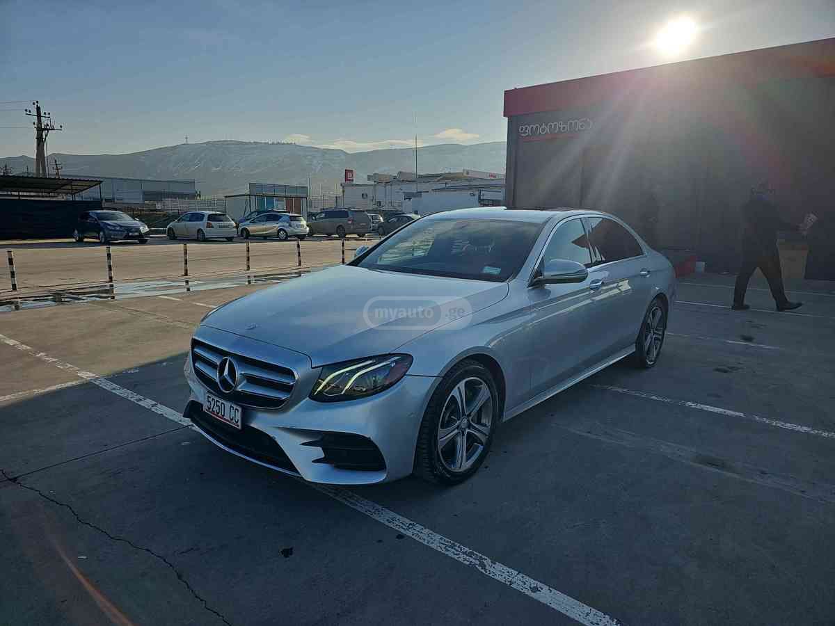 Mercedes-Benz E 300 - фото 1