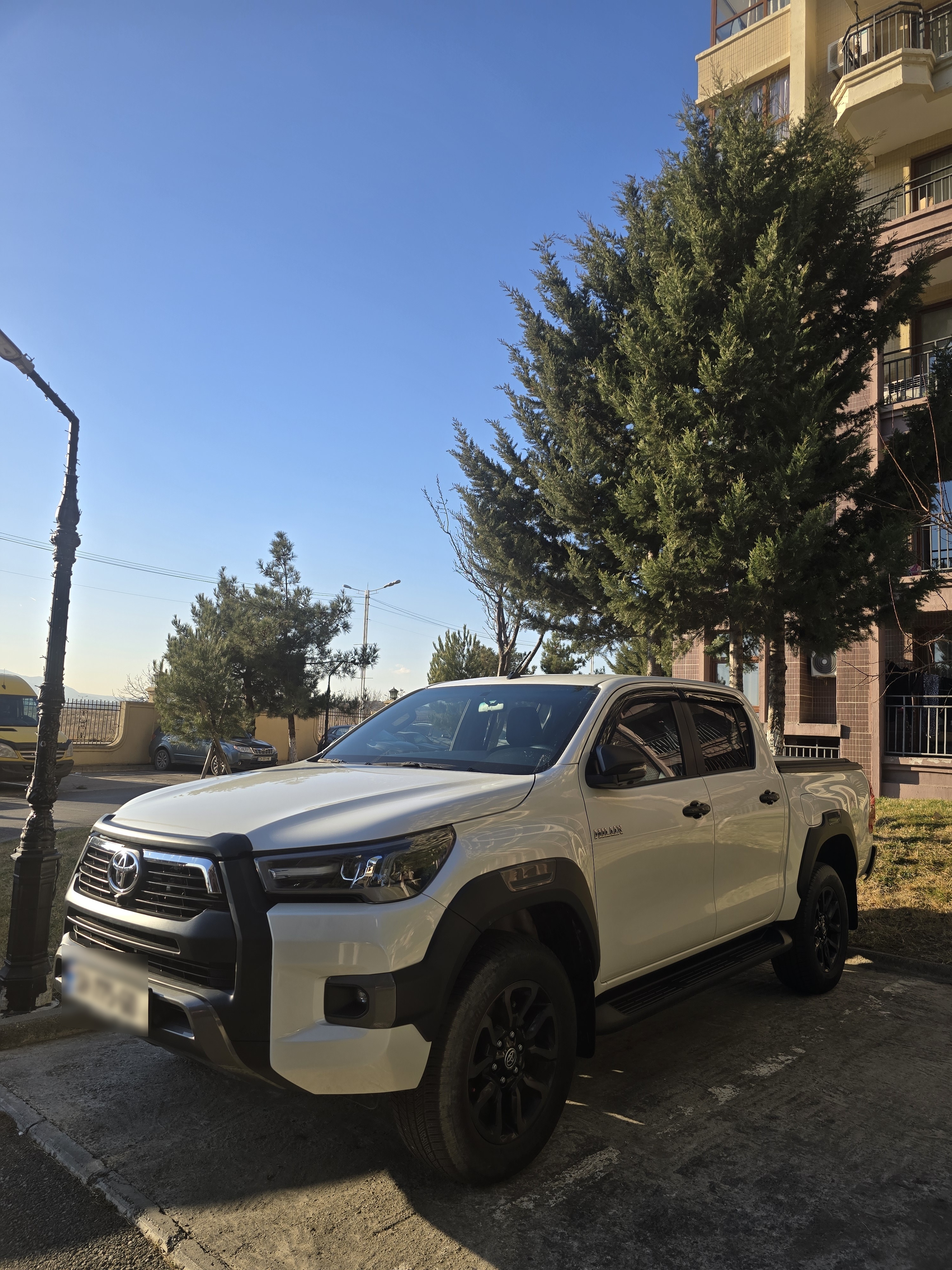 Toyota Hilux 2022 — миниатюра 1