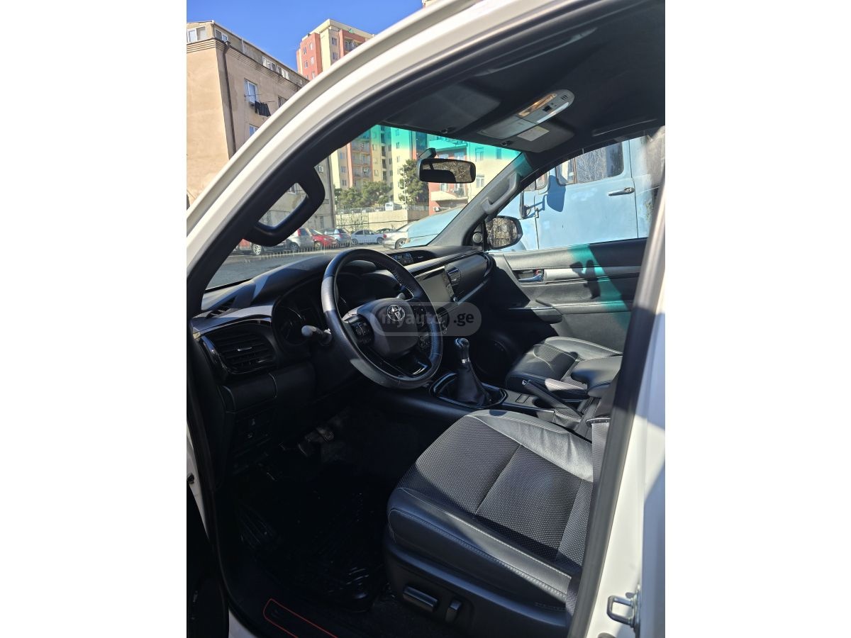 Toyota Hilux 2022 — миниатюра 3