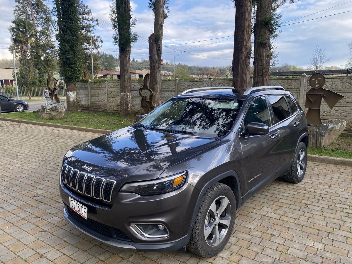 Jeep Cherokee - фото 1