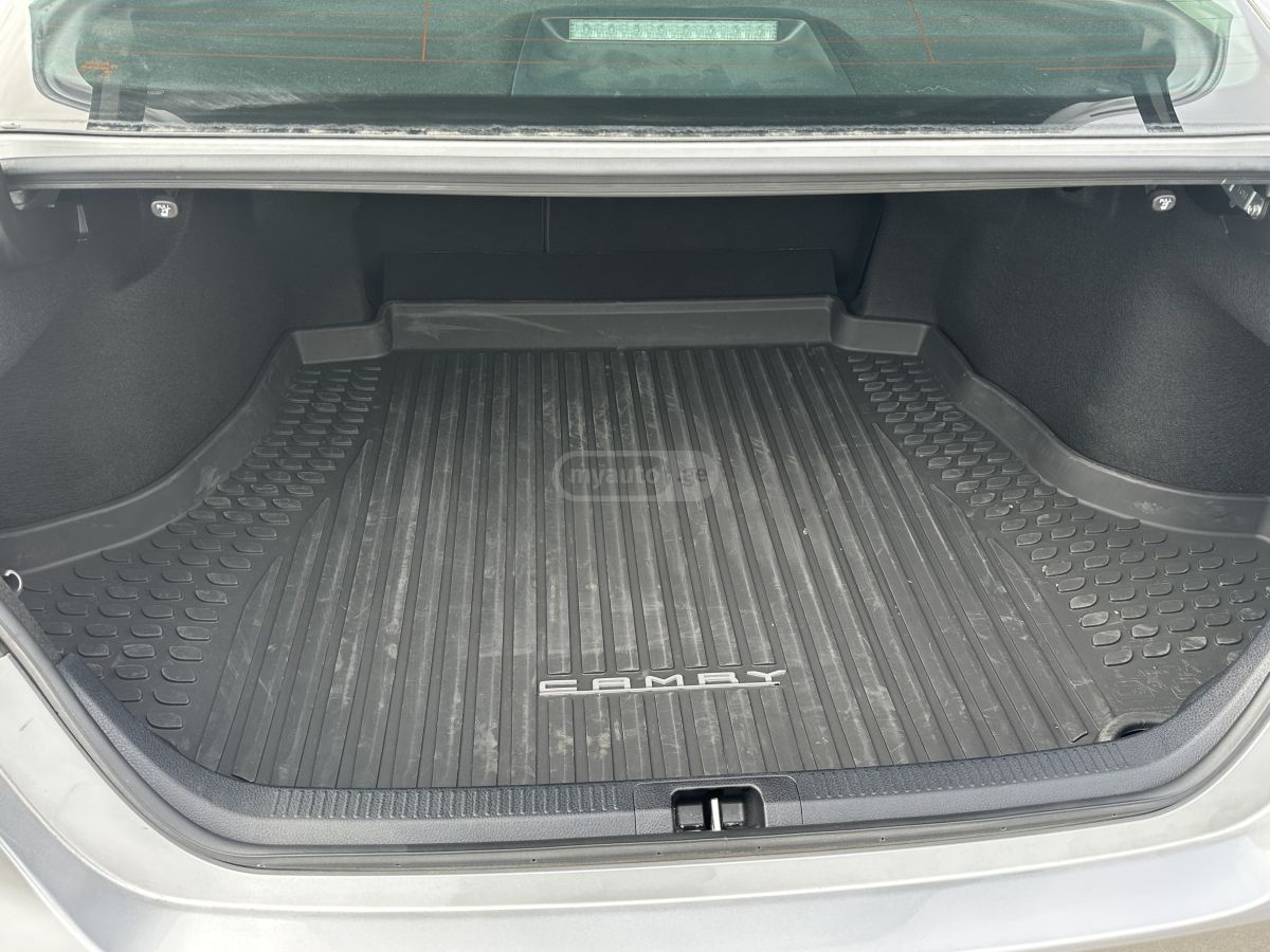 Toyota SE 4dr All-Wheel Drive Sedan A — миниатюра 10