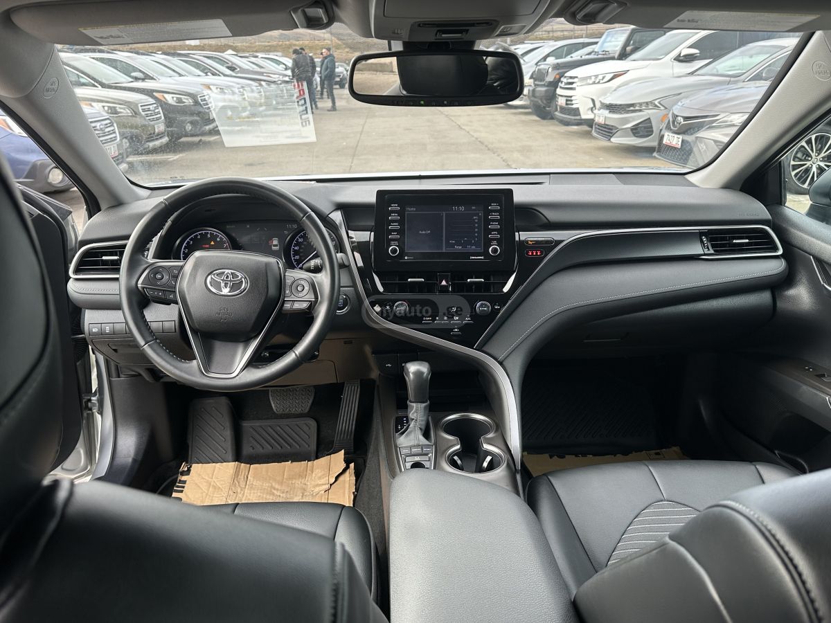 Toyota SE 4dr All-Wheel Drive Sedan A — миниатюра 11