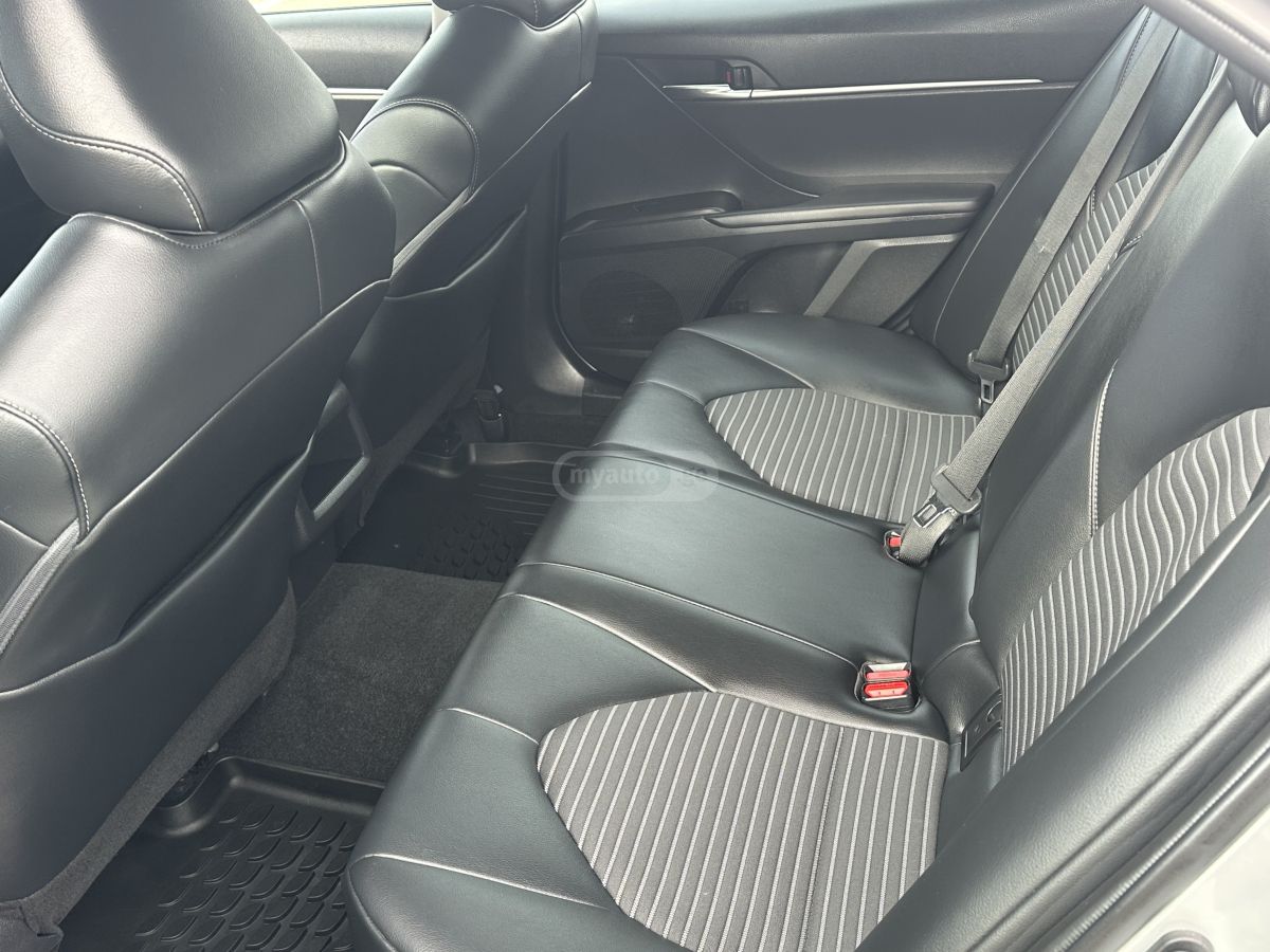 Toyota SE 4dr All-Wheel Drive Sedan A — миниатюра 12