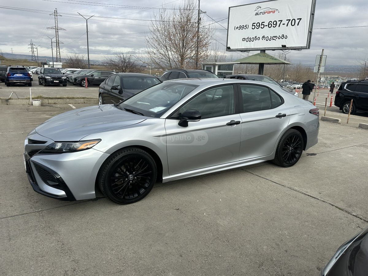 Toyota SE 4dr All-Wheel Drive Sedan A — миниатюра 13