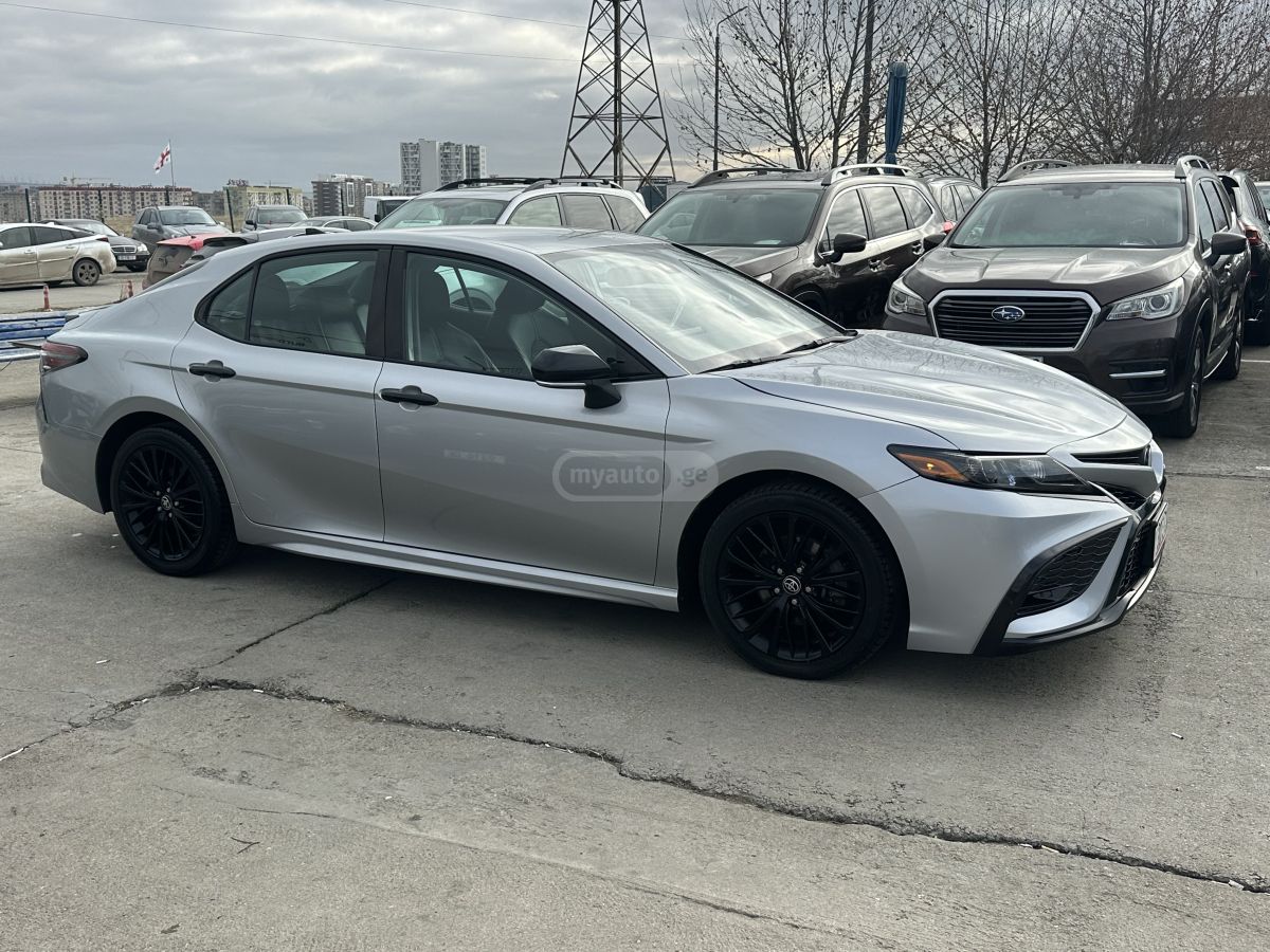 Toyota SE 4dr All-Wheel Drive Sedan A — миниатюра 14