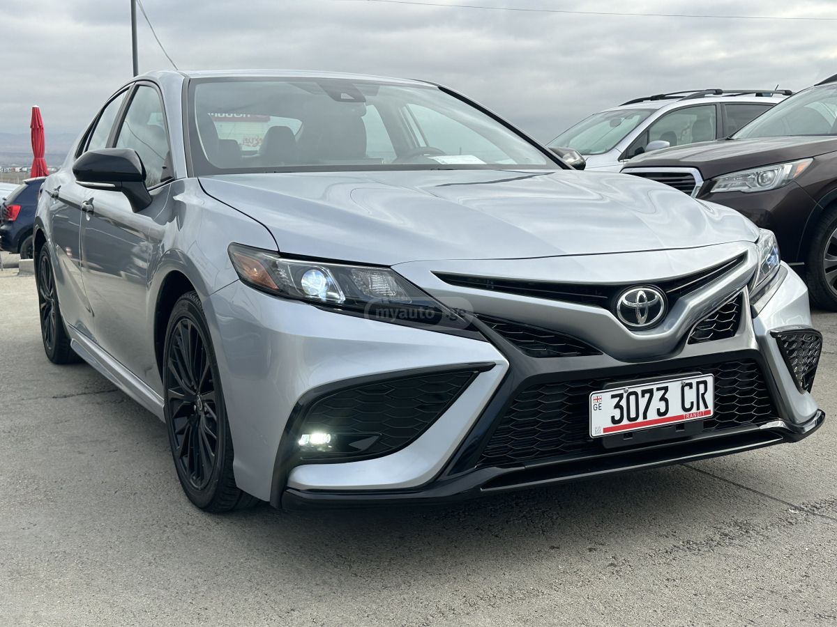 Toyota SE 4dr All-Wheel Drive Sedan A — миниатюра 4