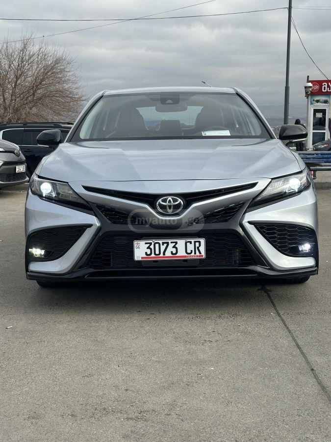 Toyota SE 4dr All-Wheel Drive Sedan A — миниатюра 5