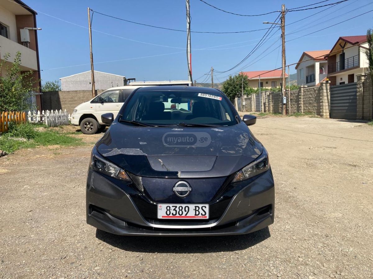 Nissan SV PLUS 4dr Hatchback Automati — миниатюра 5