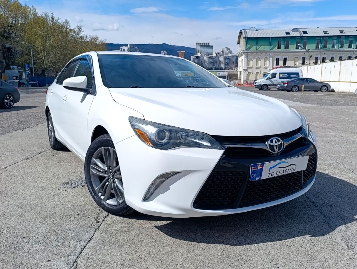 Toyota Camry - фото 2