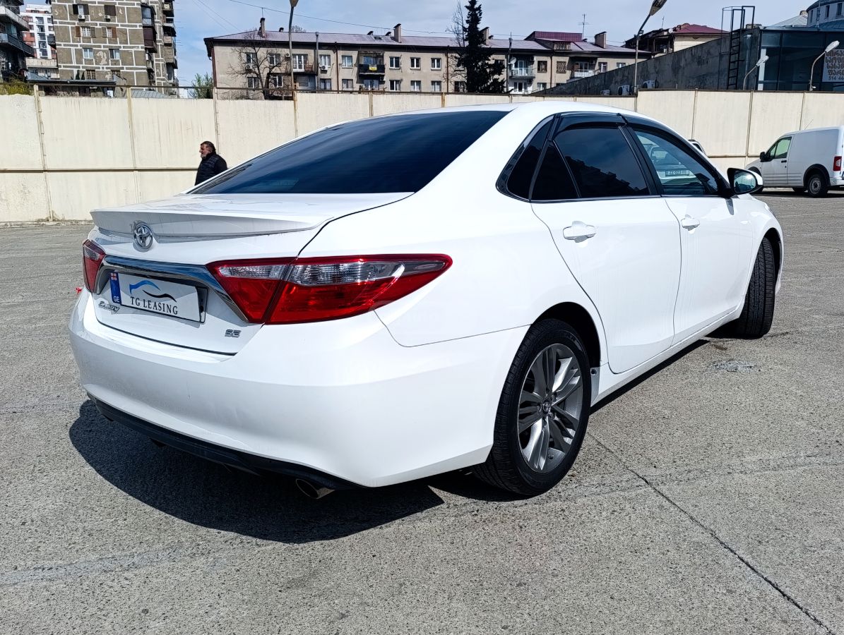 Toyota Camry - фото 3