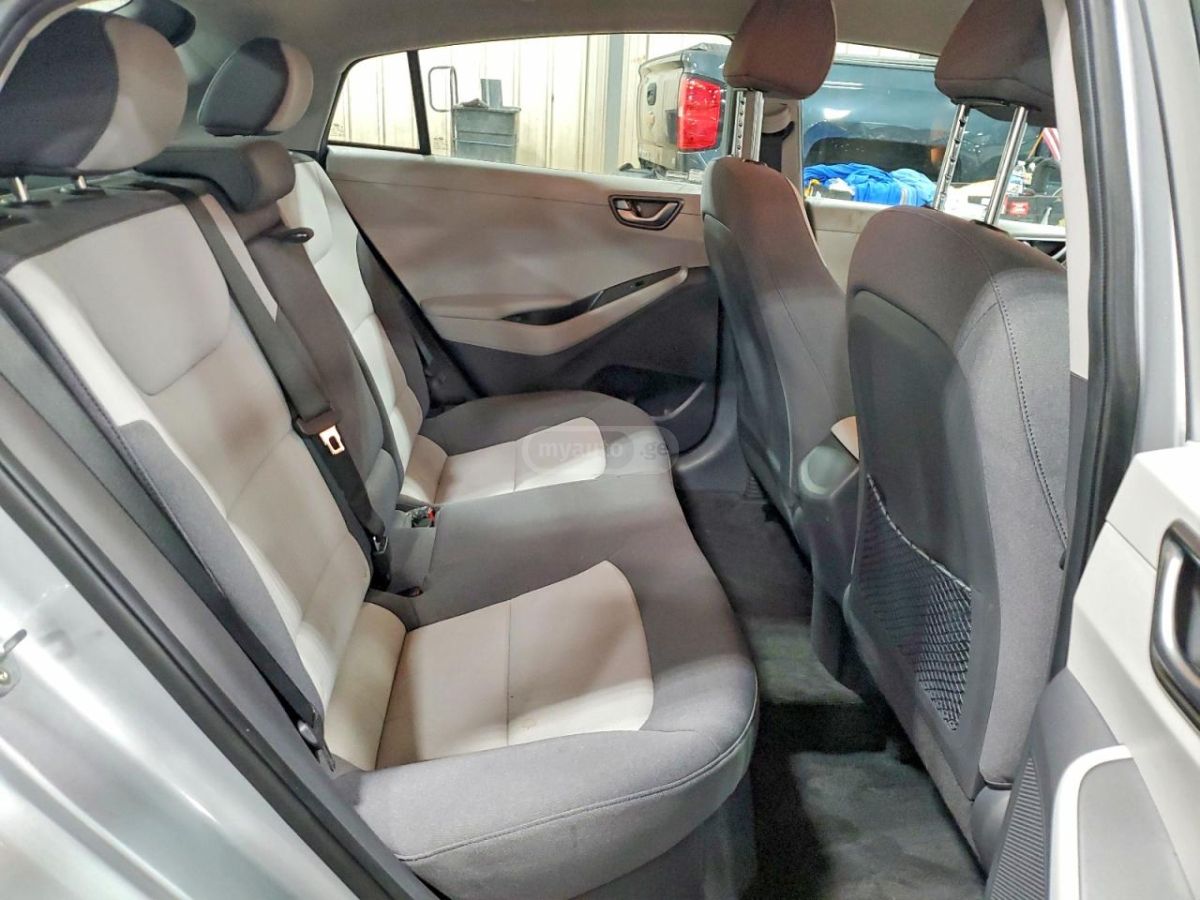 Hyundai Ioniq - фото 10