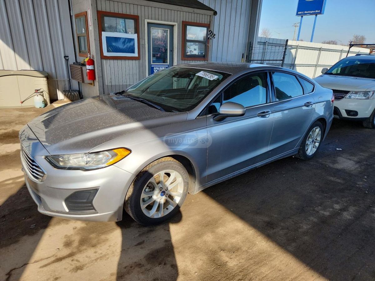 Ford Fusion - фото 1