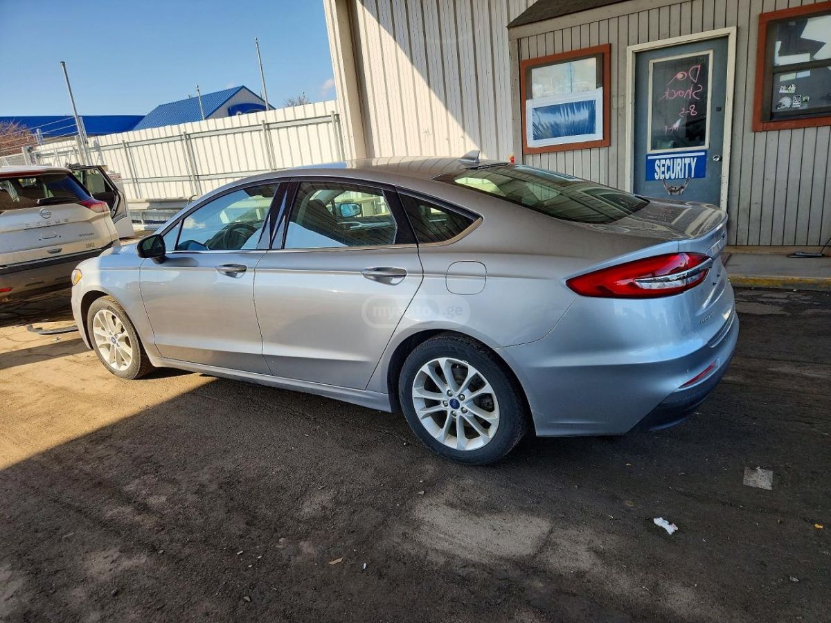 Ford Fusion - фото 2