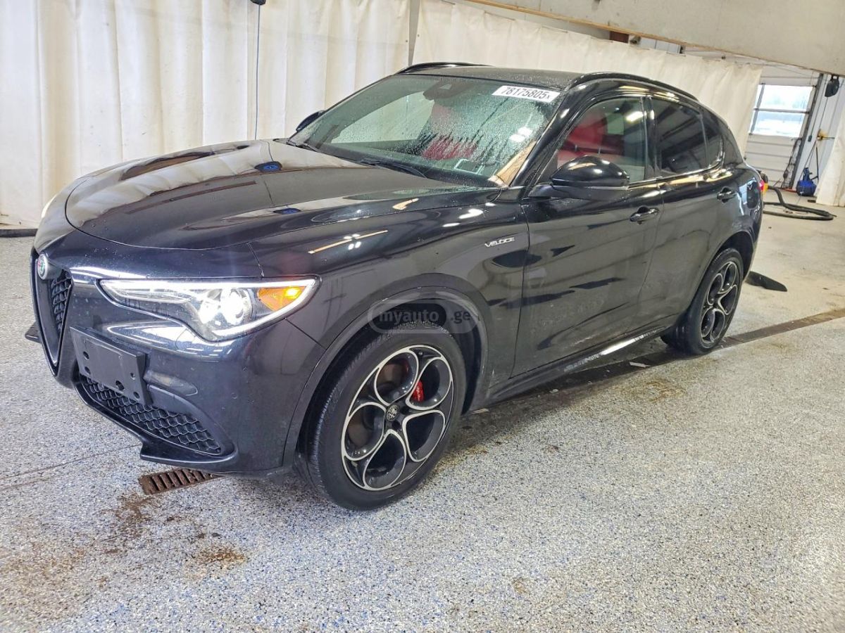 Alfa Romeo Stelvio 2023 — миниатюра 1