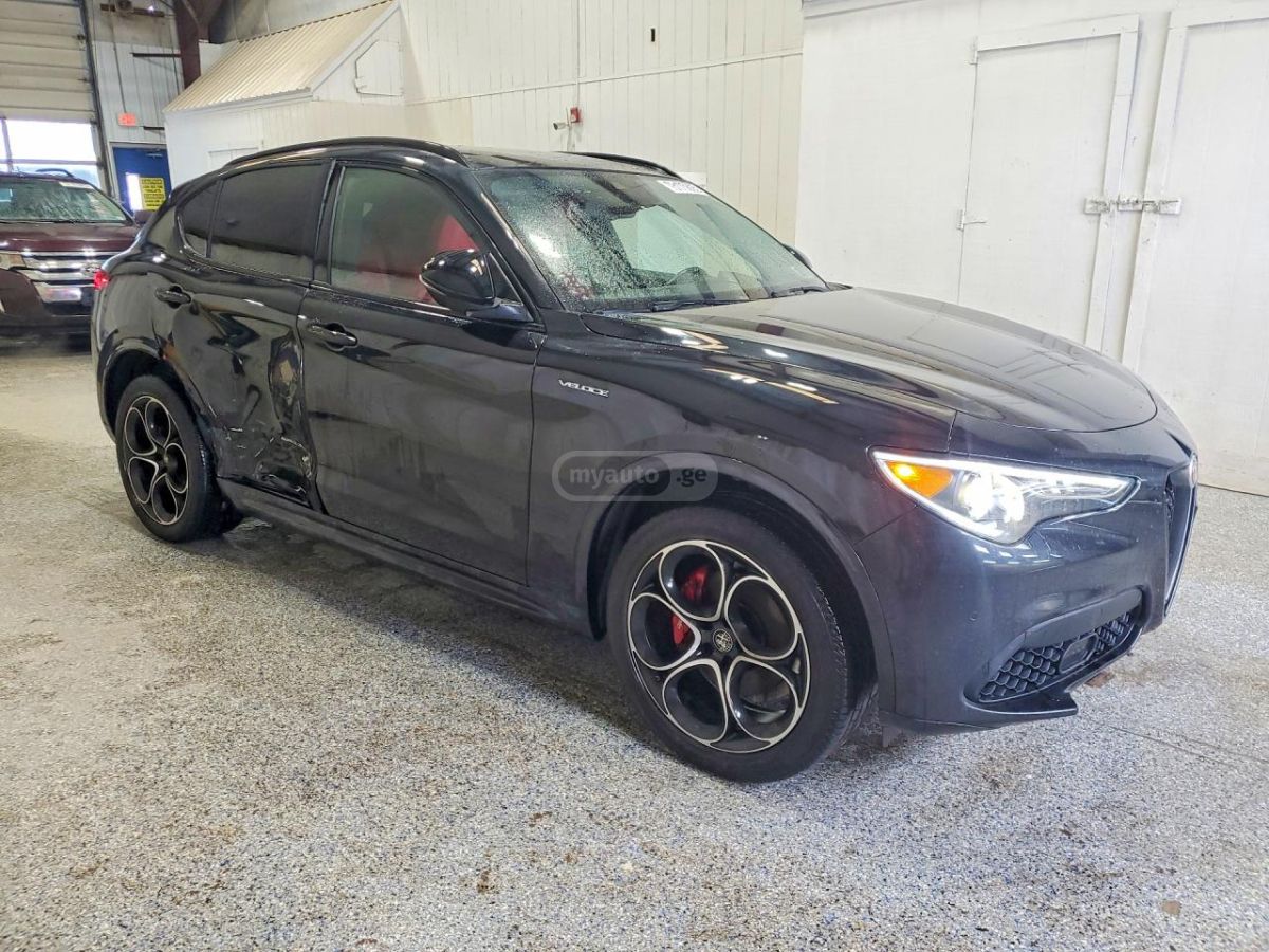 Alfa Romeo Stelvio 2023 — миниатюра 4