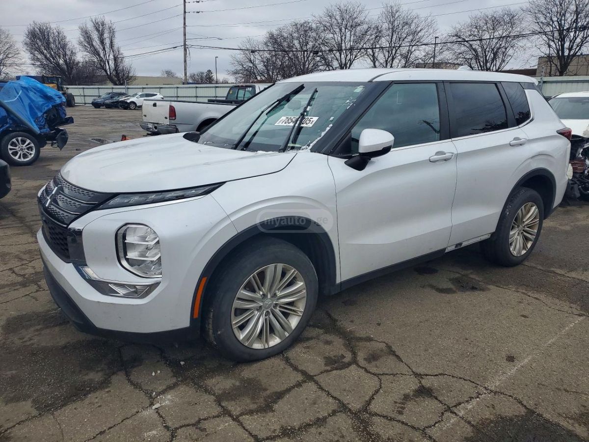 Mitsubishi Outlander - фото 1