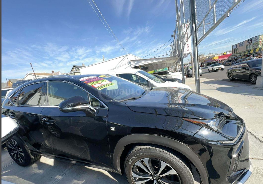 Lexus NX 200 - фото 1