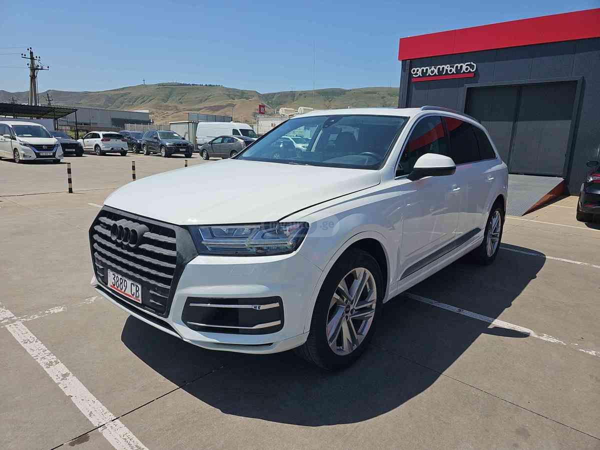 Audi Q7 - фото 1