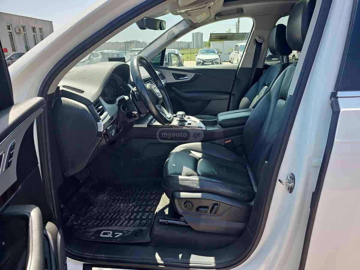 Audi Q7 - фото 10