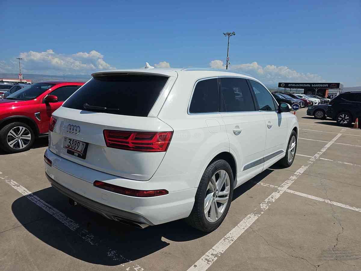 Audi Q7 - фото 4