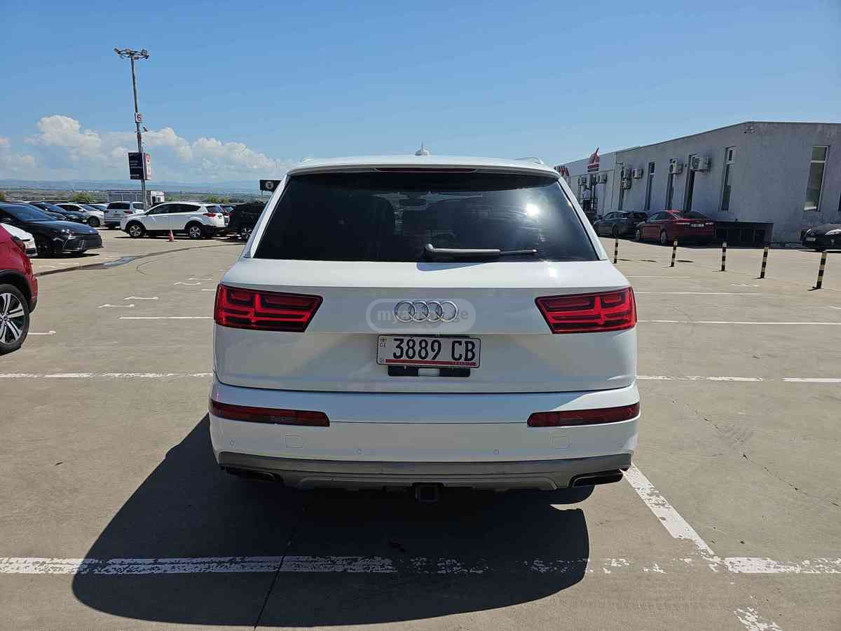 Audi Q7 - фото 5