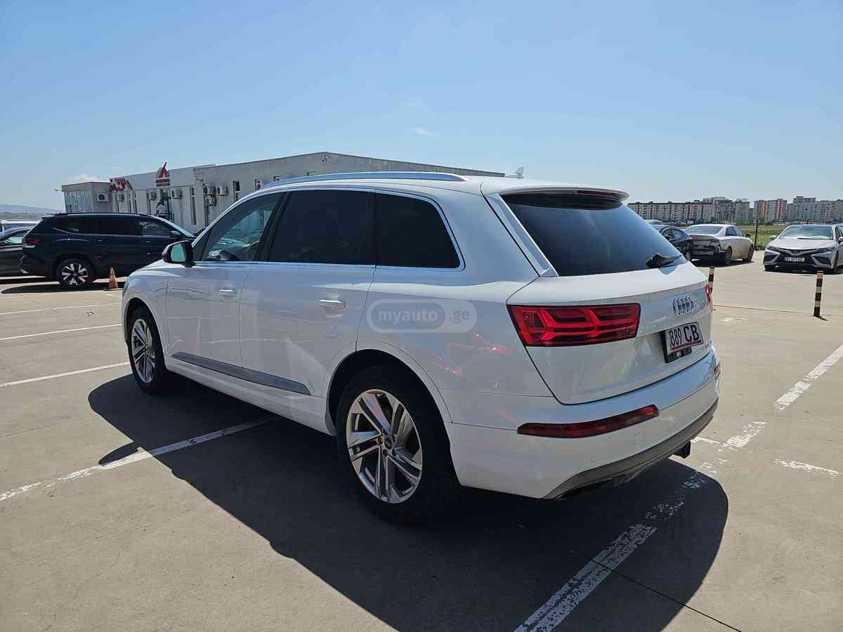 Audi Q7 - фото 6