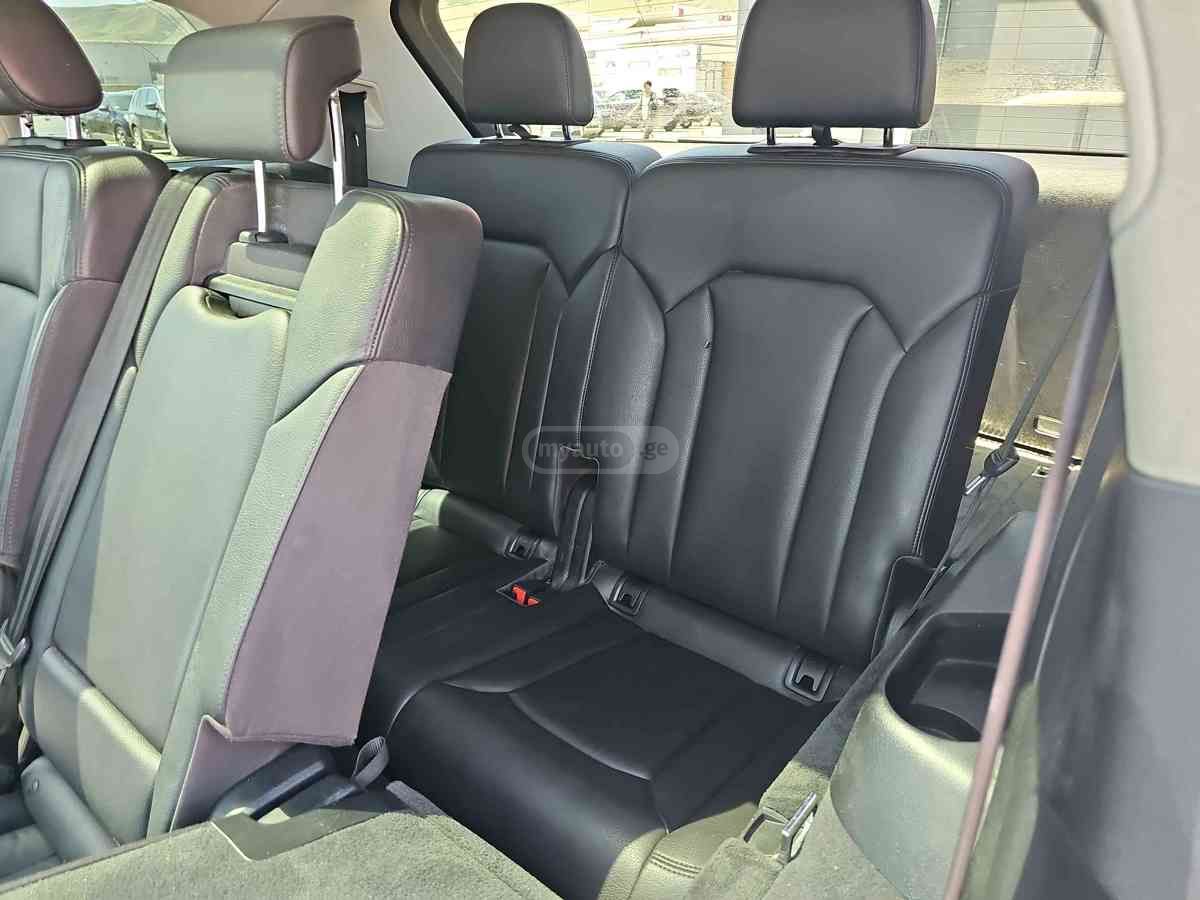 Audi Q7 - фото 8