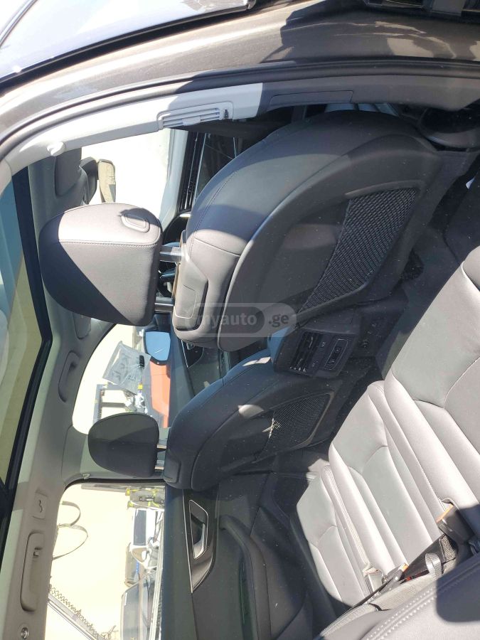 Audi Q7 - фото 12