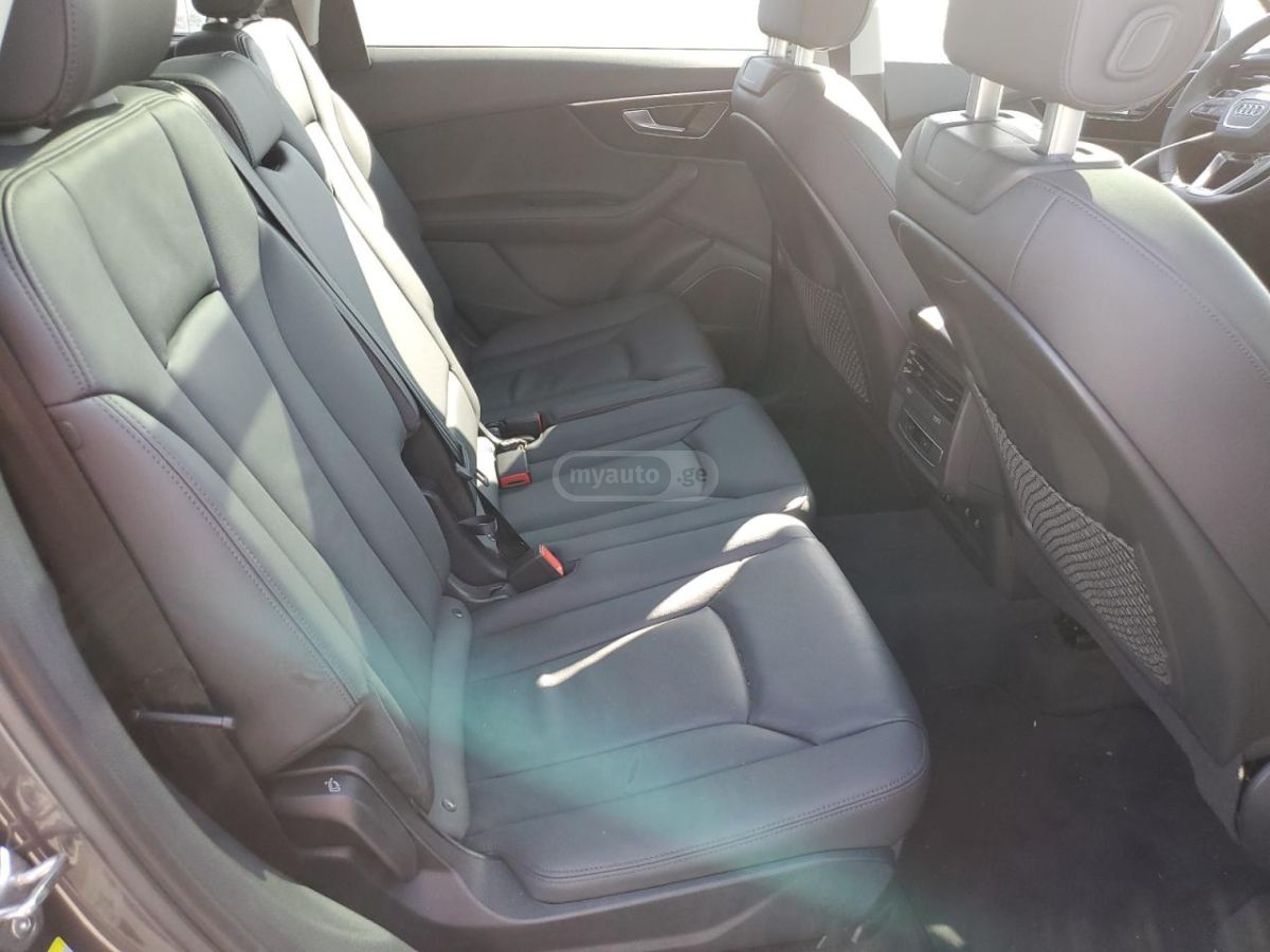 Audi Q7 - фото 13