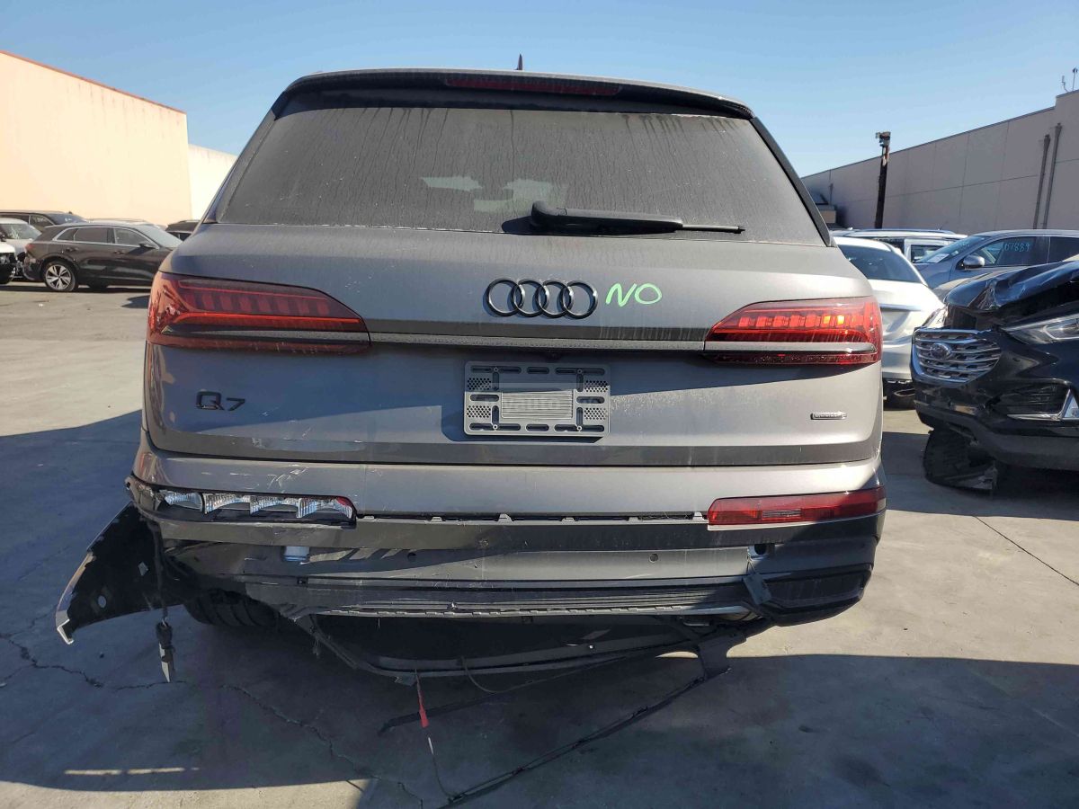 Audi Q7 - фото 7