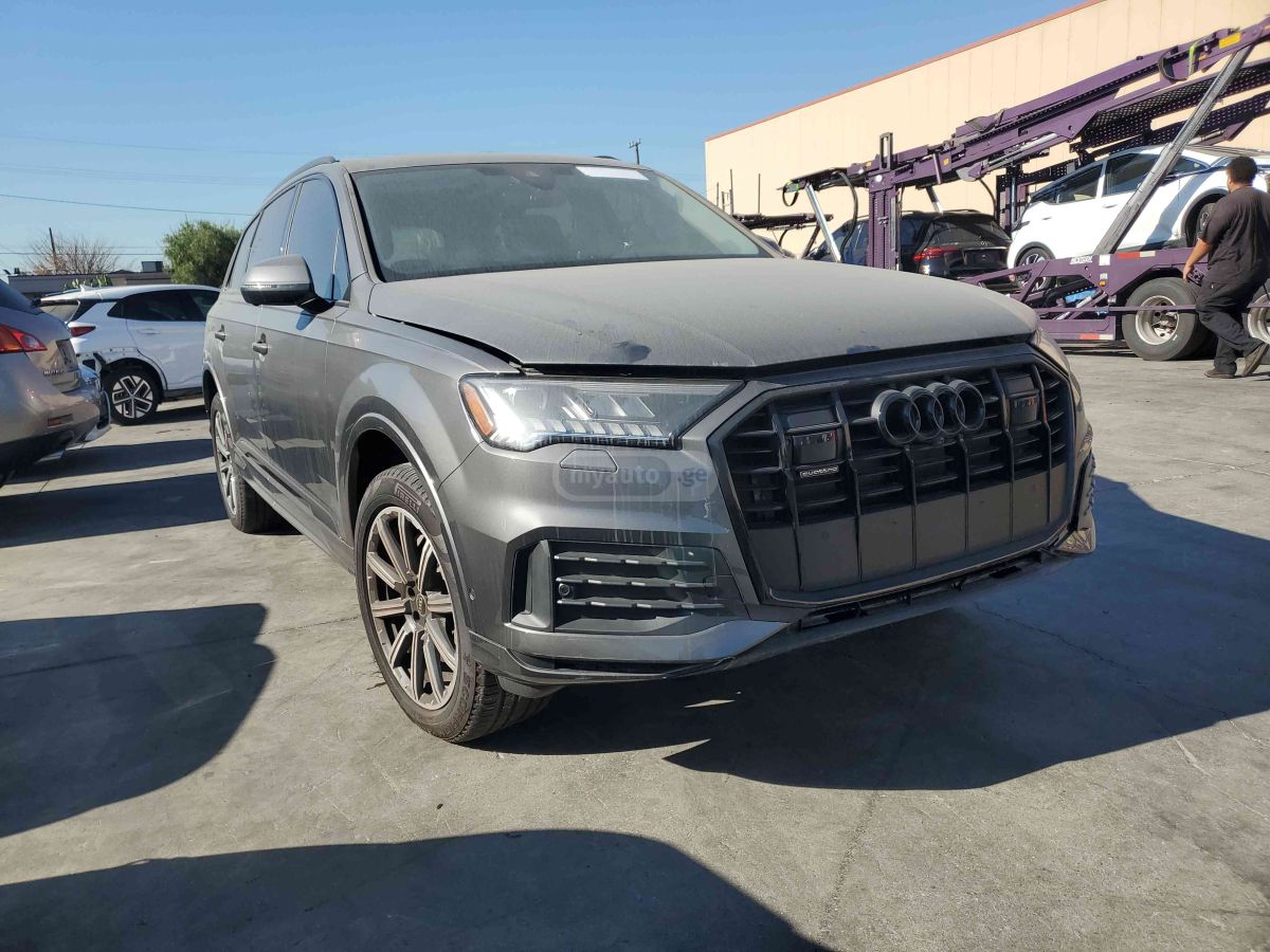 Audi Q7 - фото 8