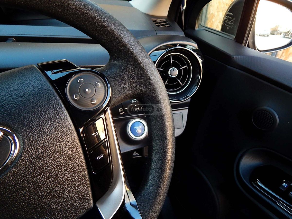 Toyota Aqua - фото 12