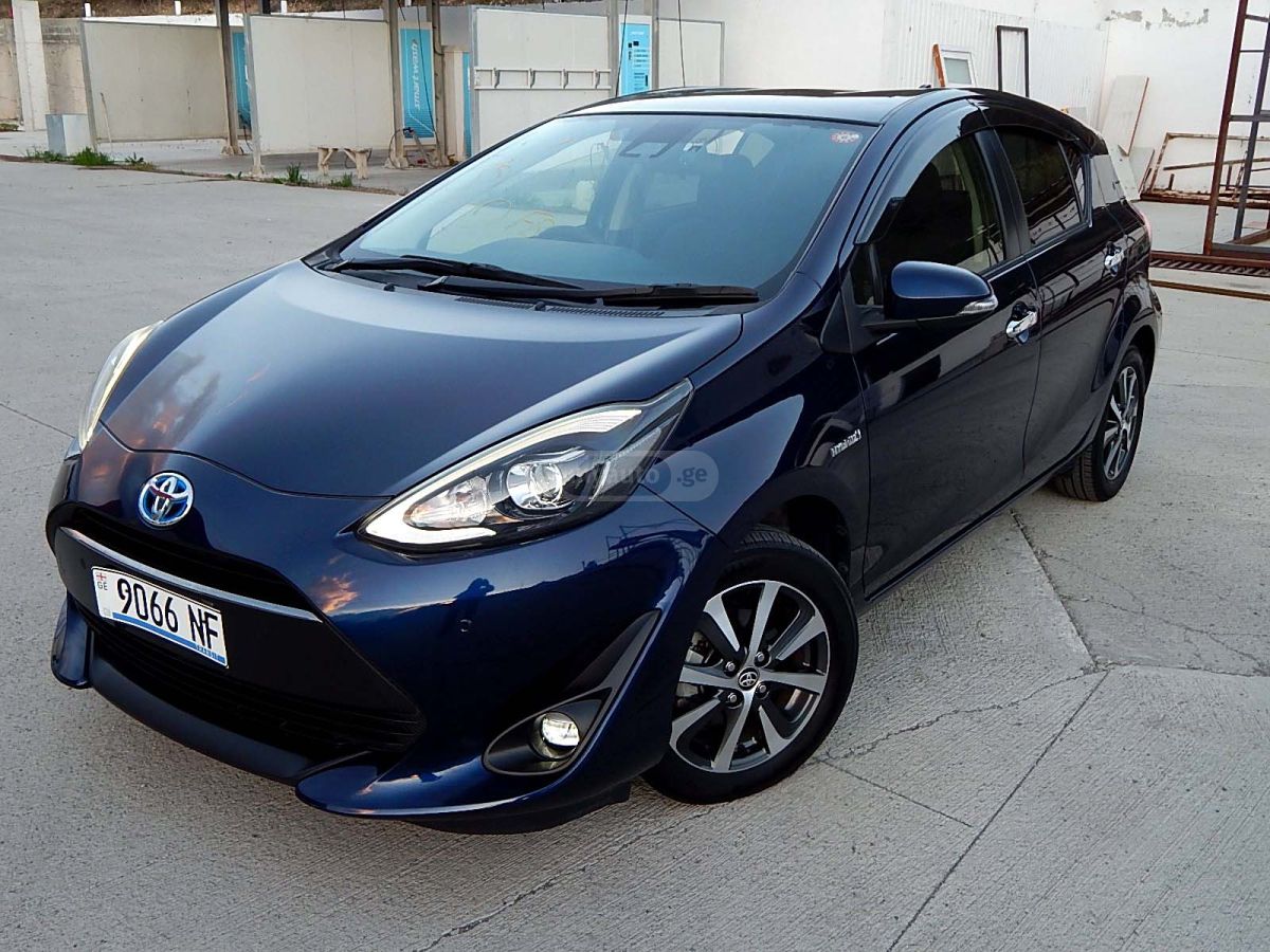 Toyota Aqua - фото 4