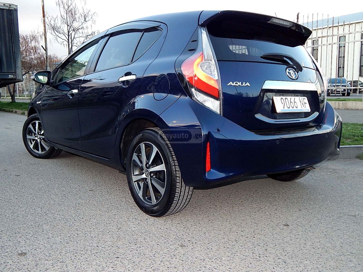 Toyota Aqua - фото 5