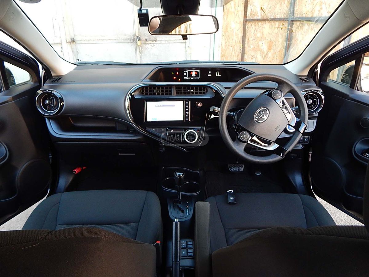 Toyota Aqua - фото 9