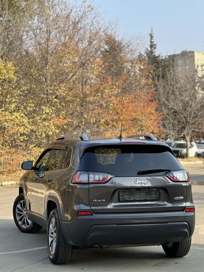 Jeep Cherokee - фото 2