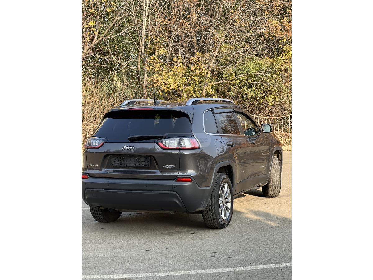 Jeep Cherokee - фото 3