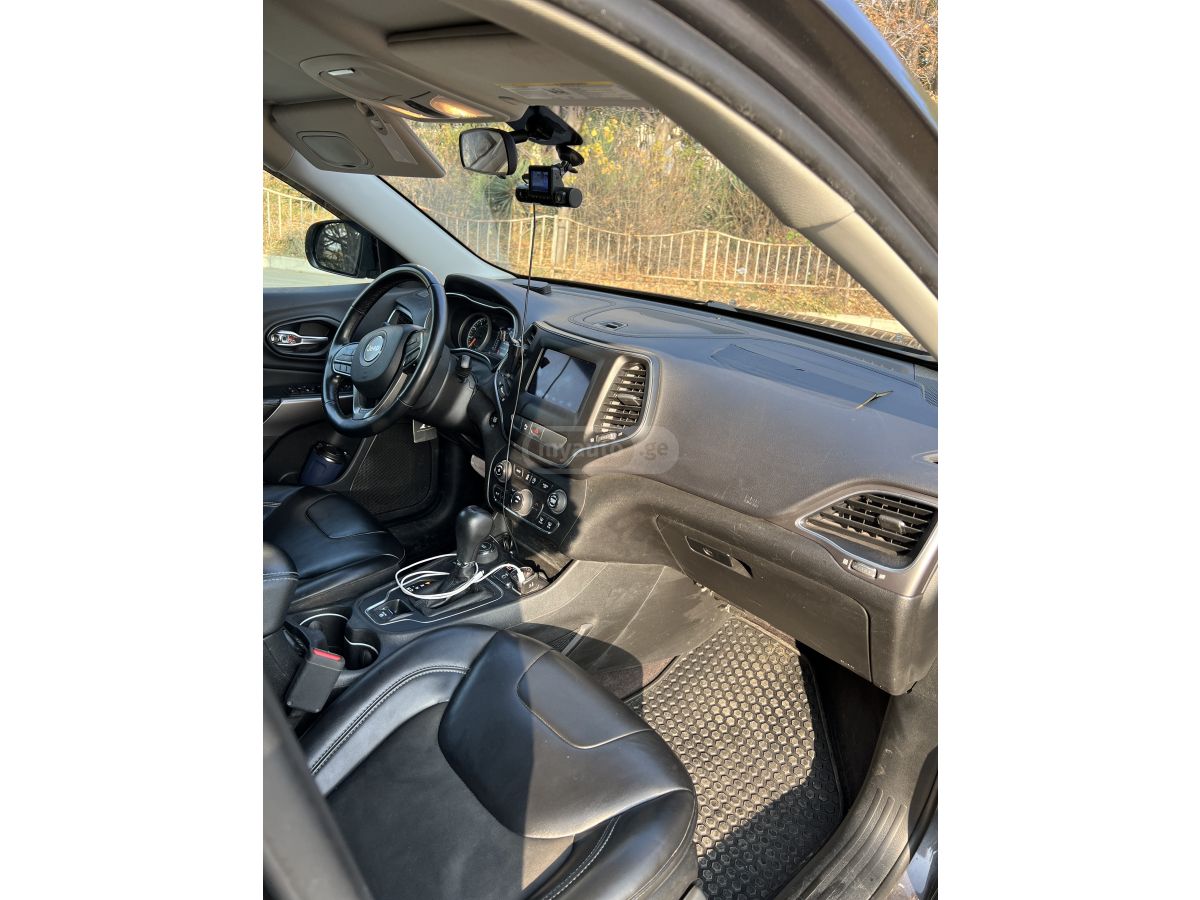 Jeep Cherokee - фото 5