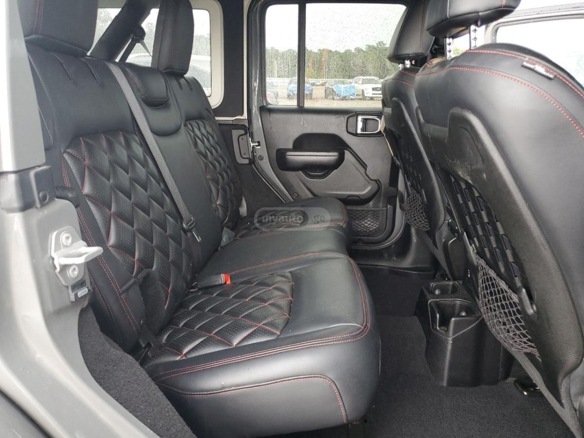 Jeep Wrangler - фото 10