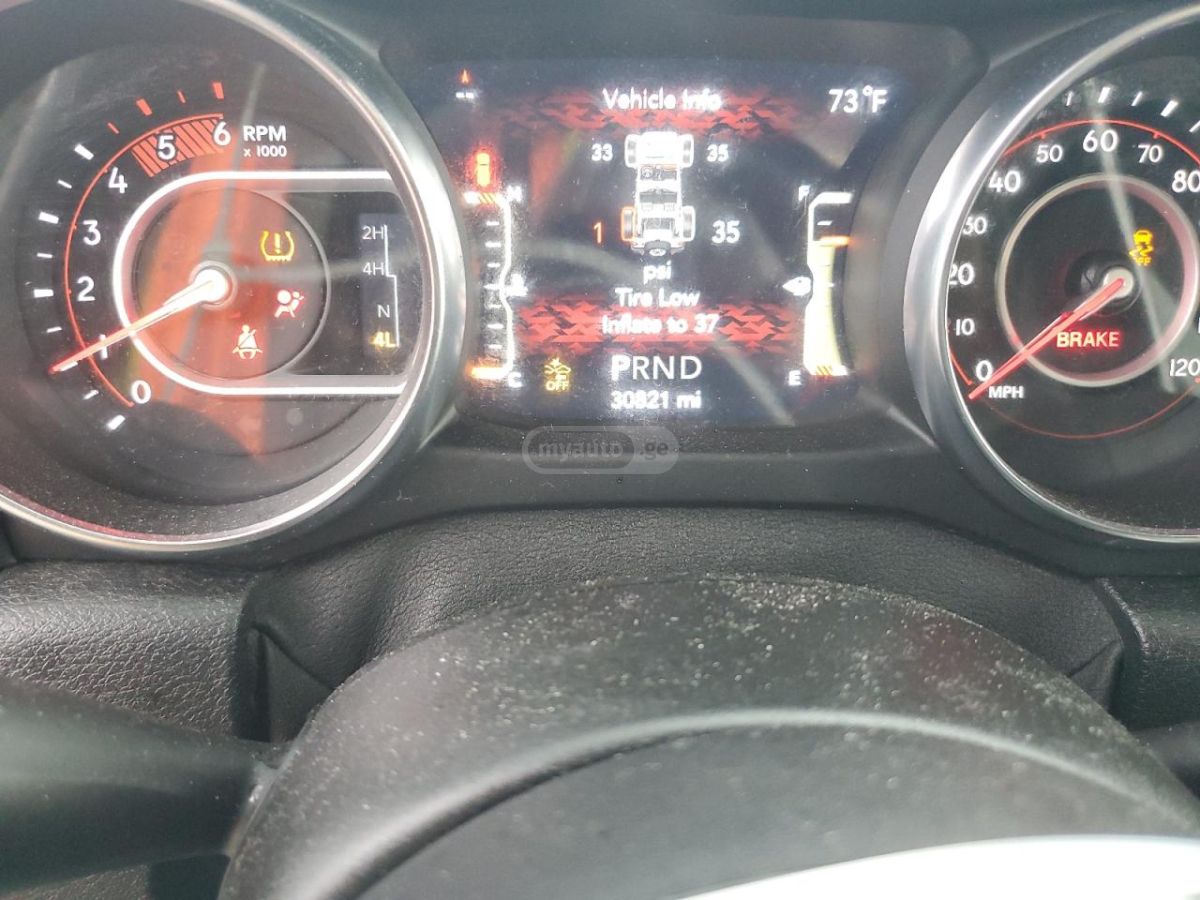 Jeep Wrangler - фото 9