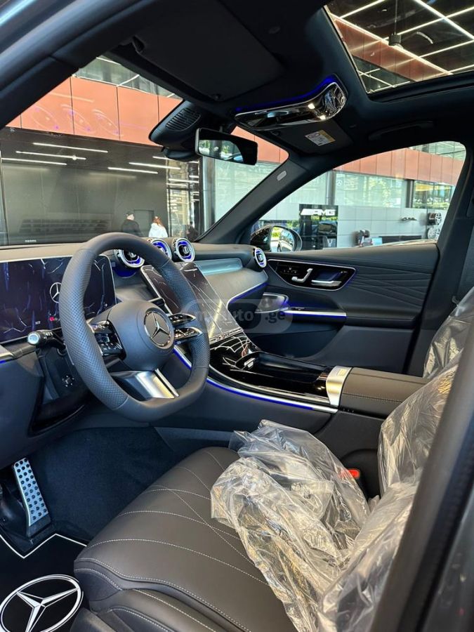 نمای دیگر Mercedes-Benz 2023