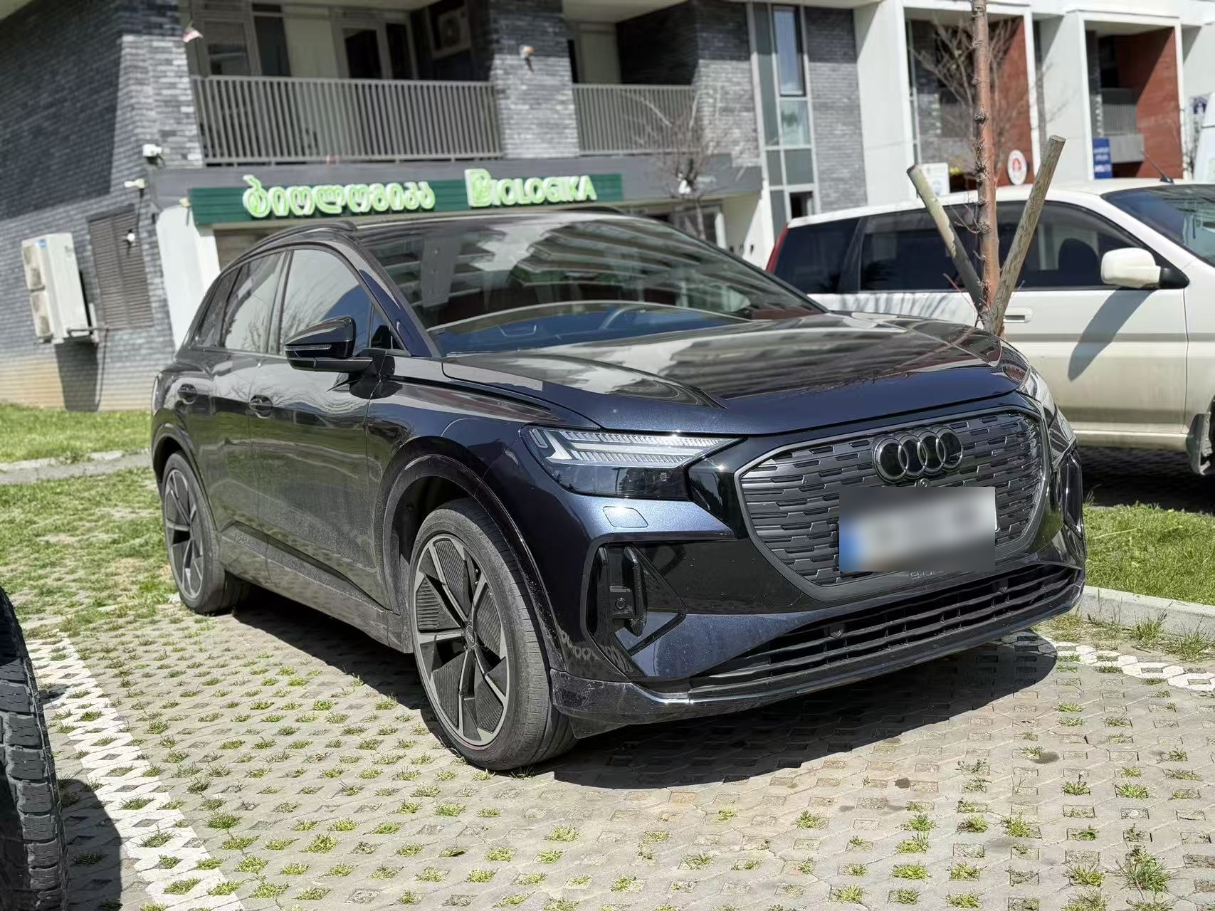 Audi Q4 E-Tron - фото 2