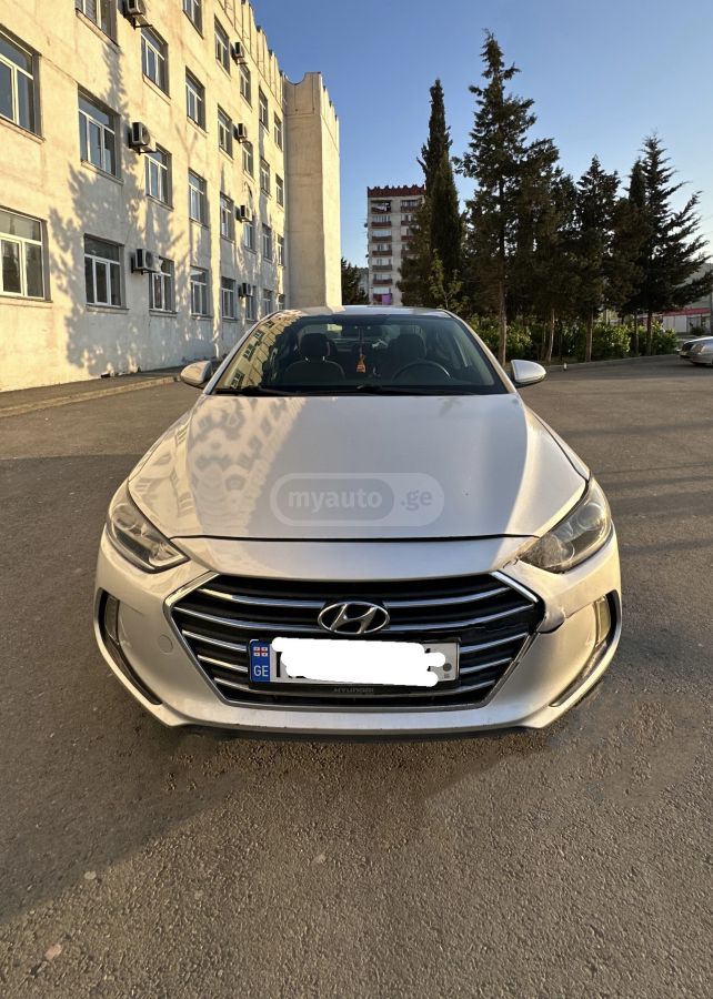 Hyundai Elantra - фото 1