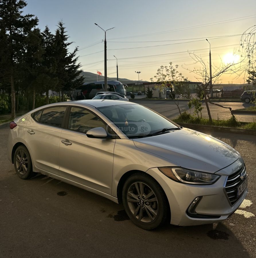 Hyundai Elantra - фото 11