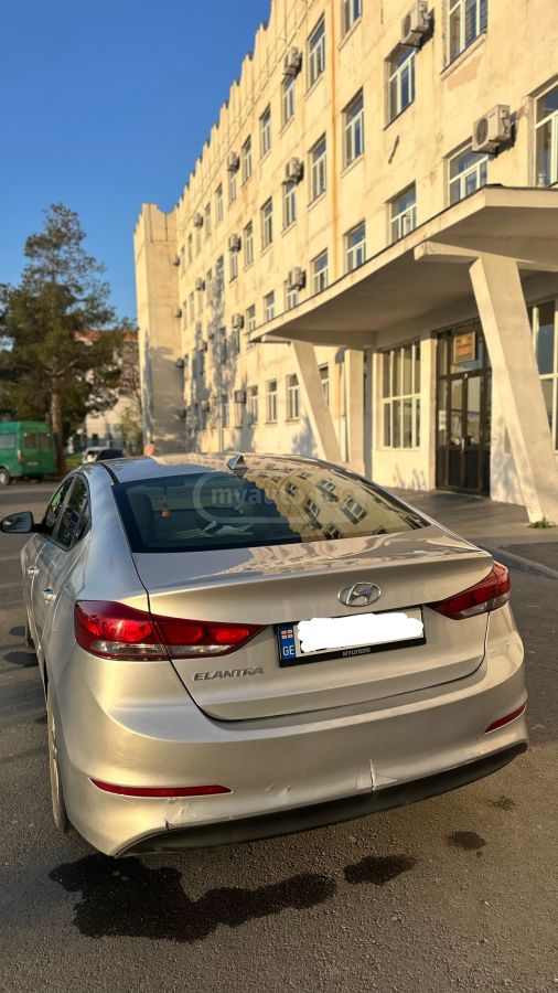 Hyundai Elantra - фото 3