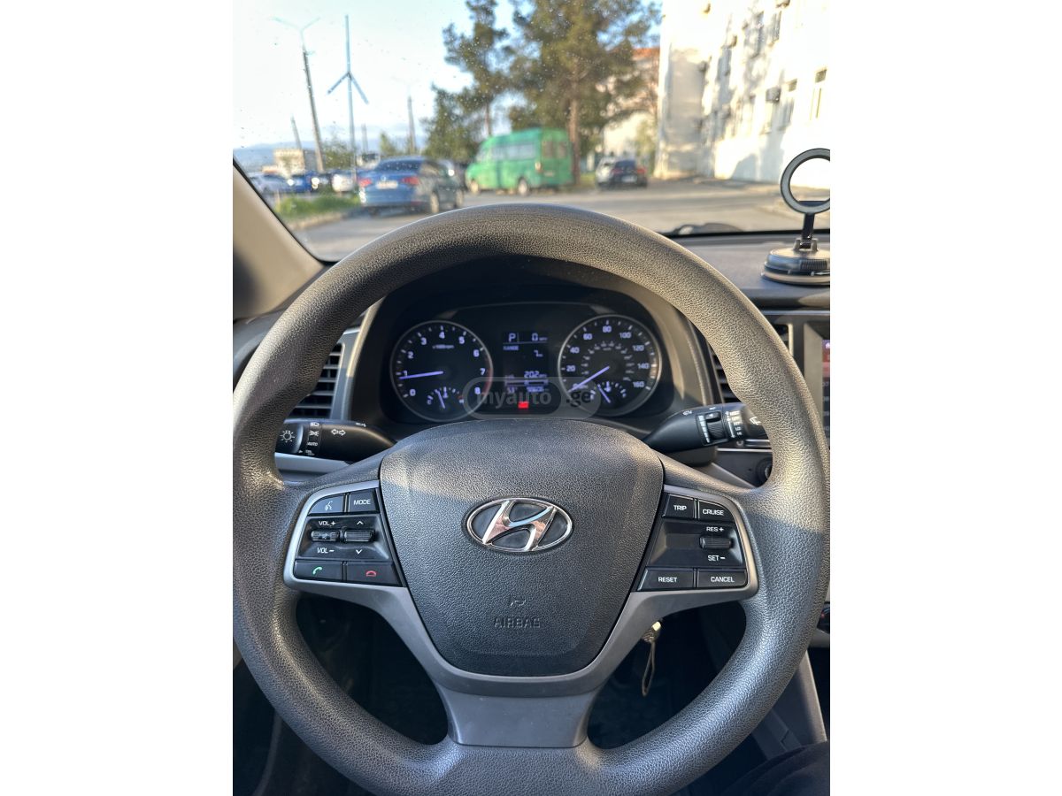 Hyundai Elantra - фото 8