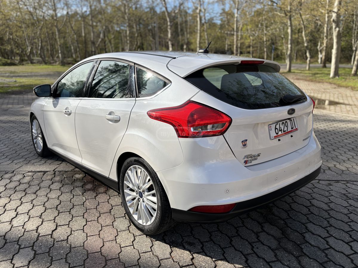Ford Focus - фото 5