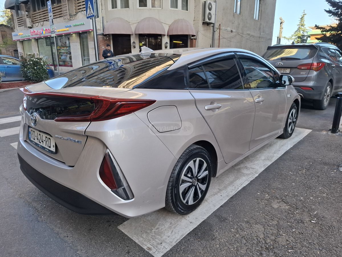 Toyota Prius - фото 9