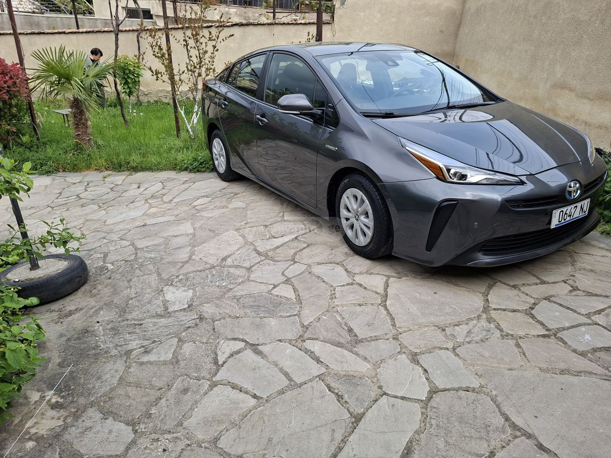 Toyota Prius - фото 1